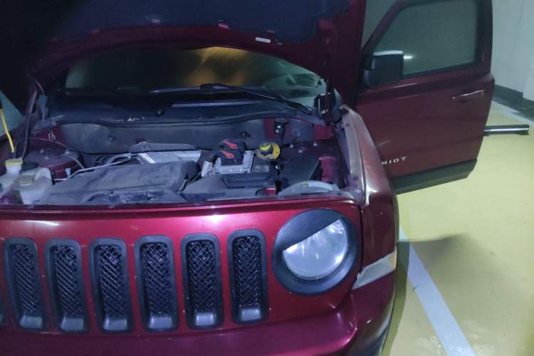 Used Jeep Patriot 2014 2.0L Sport Enhanced Edition Engine Bay Left