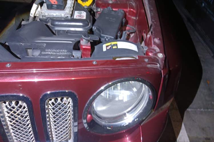 Used Jeep Patriot 2014 2.4L Sport Edition Engine Bay Left