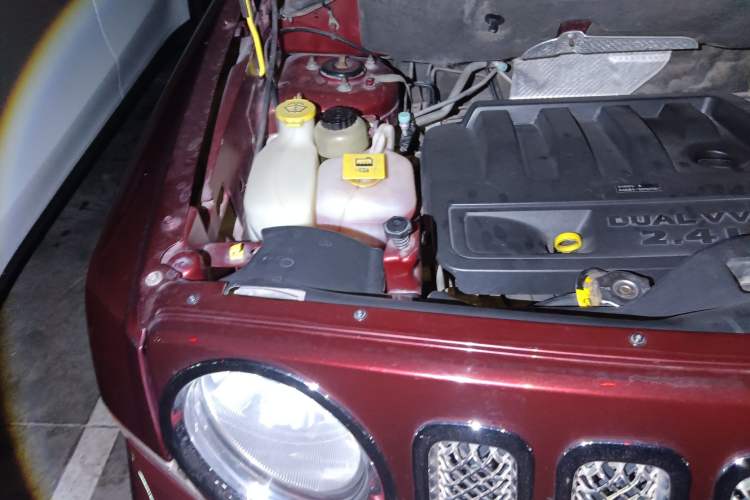 Used Jeep Patriot 2014 2.4L Sport Edition Engine Bay Right
