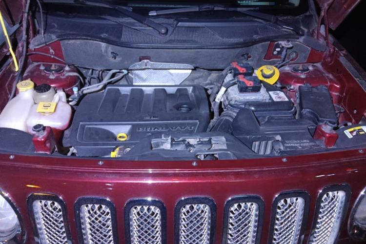 Used Jeep Patriot 2014 2.4L Sport Edition Engine Bay