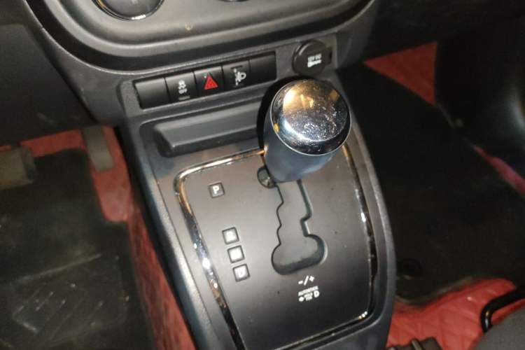 Used Jeep Patriot 2014 2.0L Sport Enhanced Edition Gear Lever