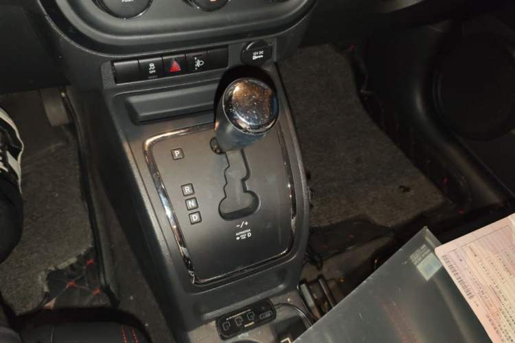 Used Jeep Patriot 2014 2.0L Sport Enhanced Edition Gear Lever