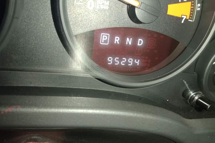 Used Jeep Patriot 2014 2.4L Sport Edition Odometer Close Up