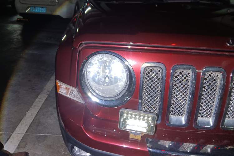 Used Jeep Patriot 2014 2.4L Sport Edition Right Front Headlight