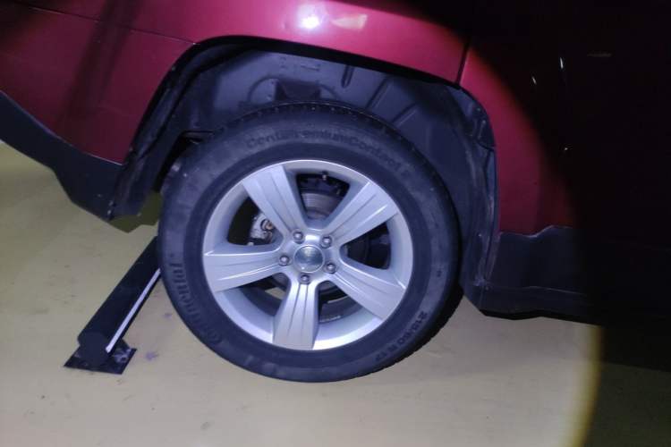 Used Jeep Patriot 2014 2.0L Sport Enhanced Edition Right Front Wheel Hub