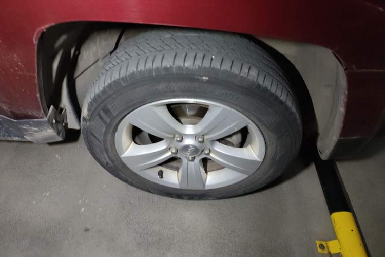 Used Jeep Patriot 2014 2.0L Sport Enhanced Edition Right Front Wheel Hub