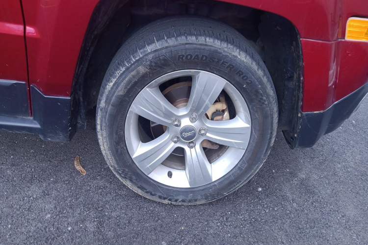 Used Jeep Patriot 2014 2.0L Sport Enhanced Edition Right Front Wheel Hub