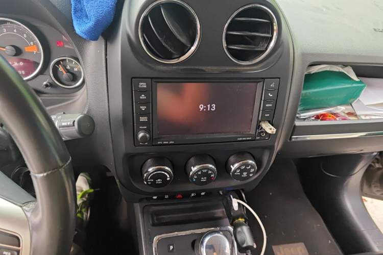 Used Jeep Patriot 2014 2.4L Luxury Navigation Edition Audio And AC Panel