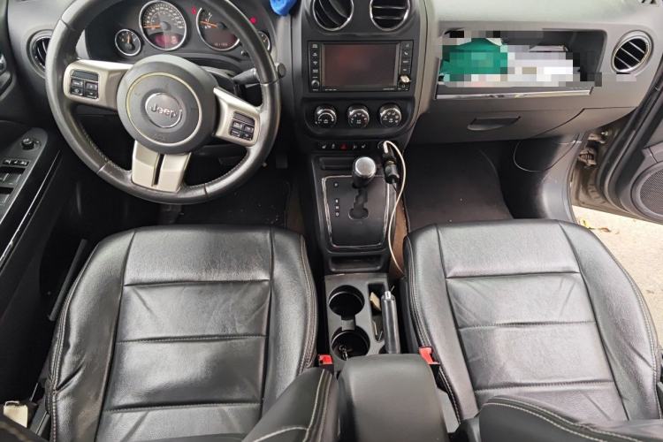 Used Jeep Patriot 2014 2.4L Luxury Navigation Edition Center Console