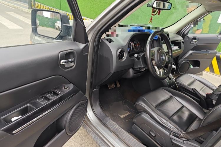 Used Jeep Patriot 2014 2.4L Luxury Navigation Edition Driver Seat