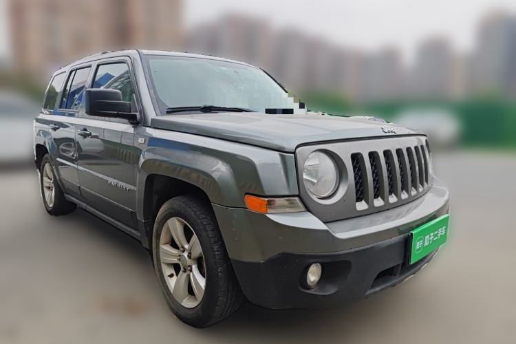 Used Jeep Patriot 2014 2.4L Luxury Navigation Edition Front Right 45 Deg