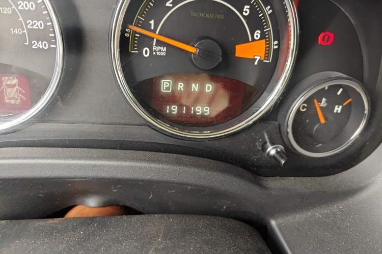 Used Jeep Patriot 2014 2.4L Luxury Navigation Edition Odometer Close Up