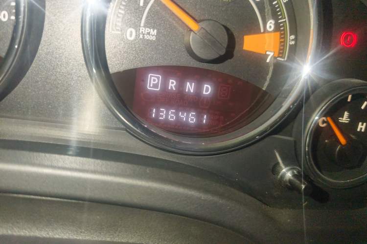 Used Jeep Patriot 2014 2.4L Luxury Navigation Edition Odometer Close Up