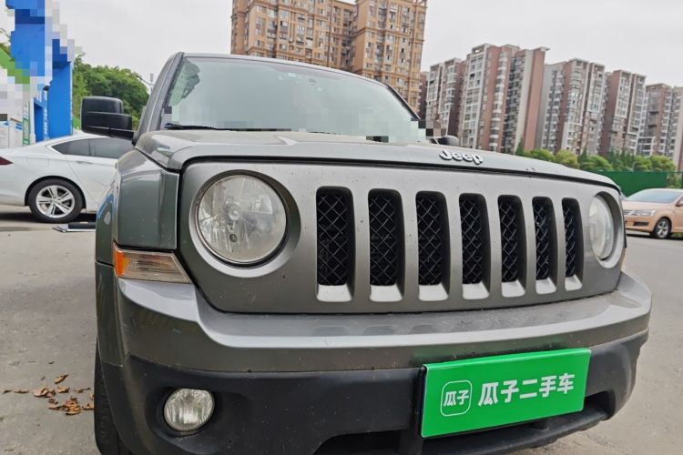 Used Jeep Patriot 2014 2.4L Luxury Navigation Edition Right Front Headlight