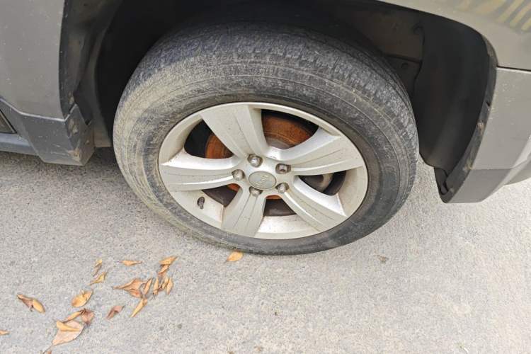 Used Jeep Patriot 2014 2.4L Luxury Navigation Edition Right Front Wheel Hub