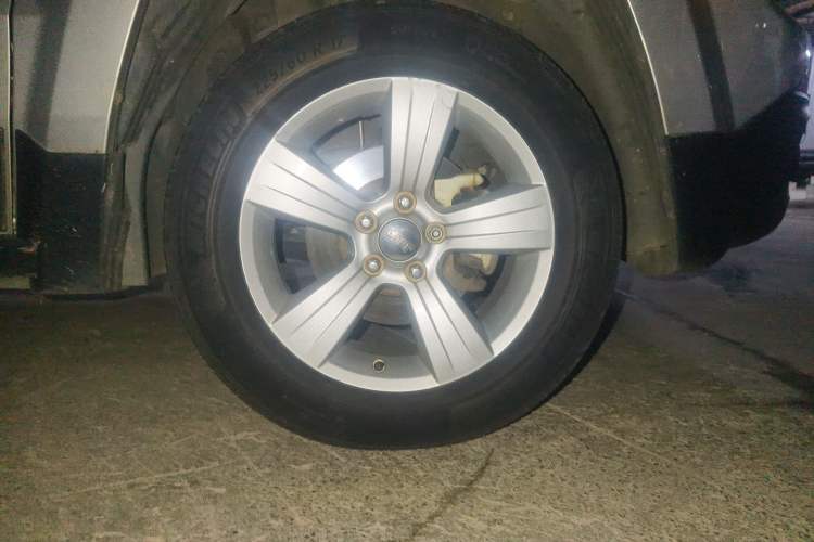 Used Jeep Patriot 2014 2.4L Luxury Navigation Edition Right Front Wheel Hub