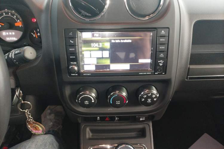 Used Jeep Patriot 2014 2.0L Sport Enhanced Edition Audio And AC Panel