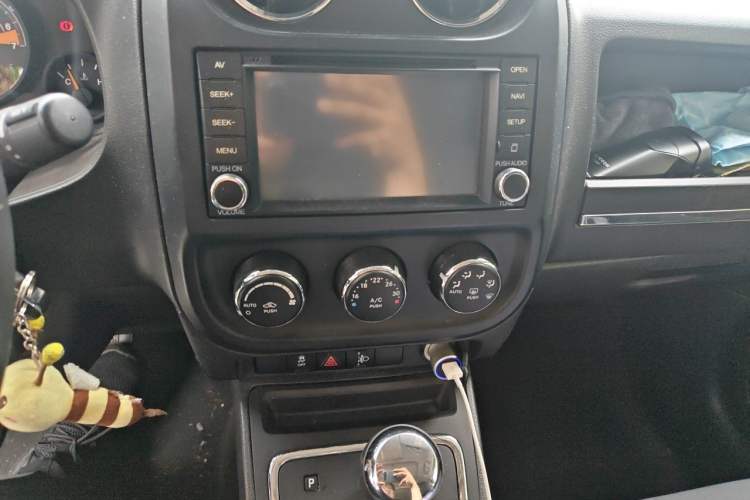 Used Jeep Patriot 2014 2.4L Sport Edition Audio And AC Panel