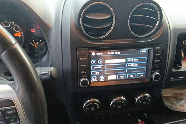 Used Jeep Patriot 2014 2.4L Sport Edition Audio And AC Panel
