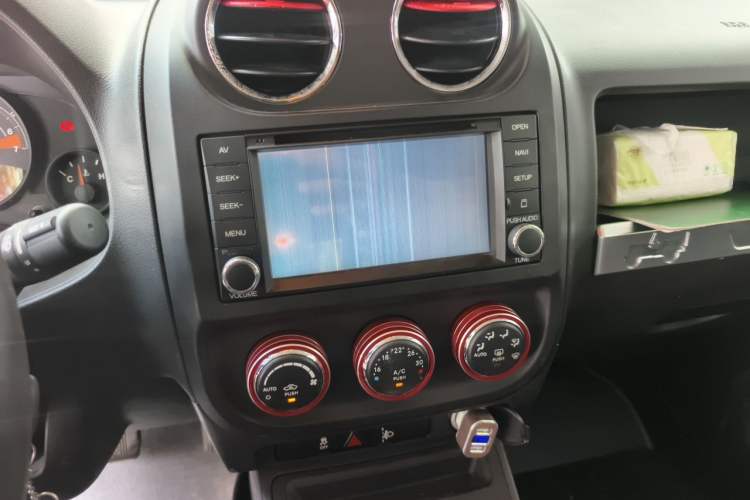Used Jeep Patriot 2014 2.4L Sport Edition Audio And AC Panel