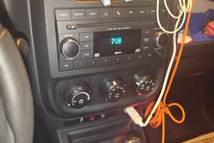 Used Jeep Patriot 2014 2.4L Sport Edition Audio And AC Panel