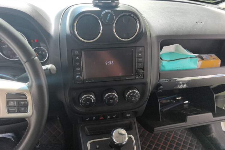 Used Jeep Patriot 2014 2.4L Luxury Navigation Edition Audio And AC Panel