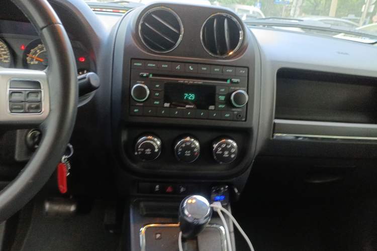 Used Jeep Patriot 2014 2.4L Sport Edition Audio And AC Panel