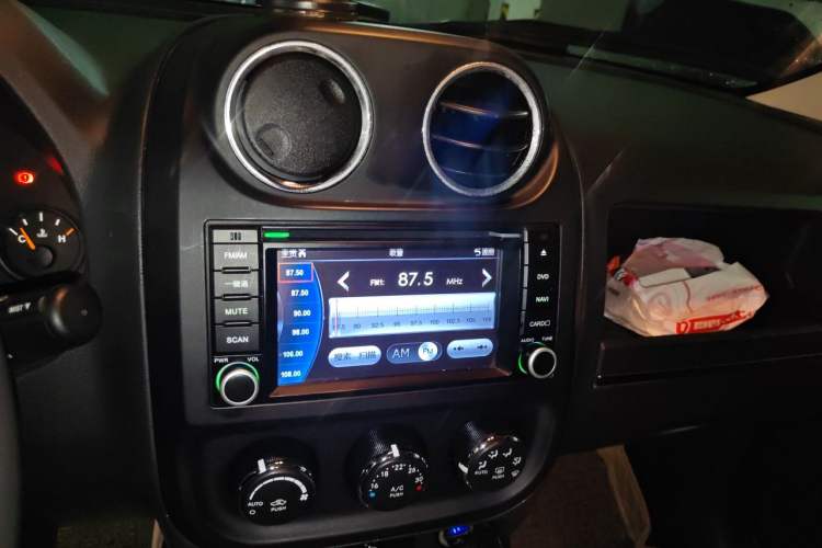 Used Jeep Patriot 2014 2.4L Sport Edition Audio And AC Panel