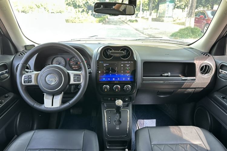 Used Jeep Patriot 2014 2.0L Sport Edition Audio And AC Panel