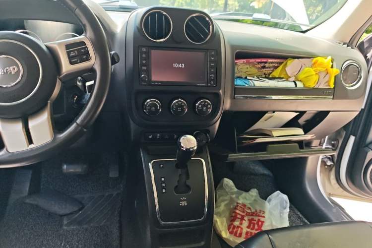 Used Jeep Patriot 2014 2.4L Luxury Navigation Edition Audio And AC Panel
