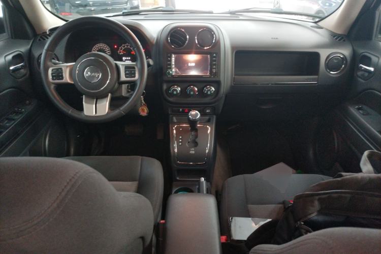 Used Jeep Patriot 2014 2.0L Sport Enhanced Edition Center Console