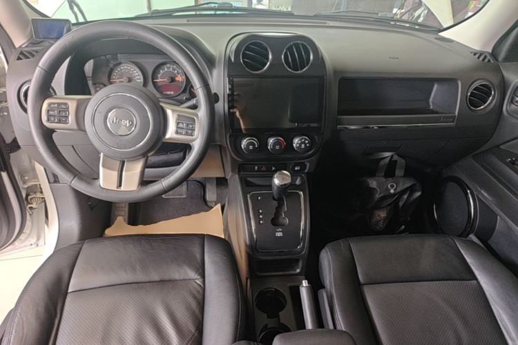 Used Jeep Patriot 2014 2.0L Sport Edition Center Console