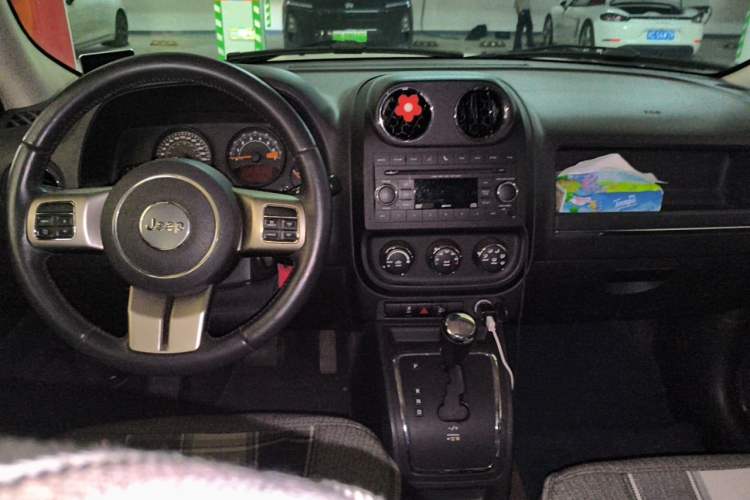 Used Jeep Patriot 2014 2.4L Sport Edition Center Console