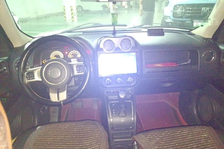 Used Jeep Patriot 2014 2.4L Sport Edition Center Console