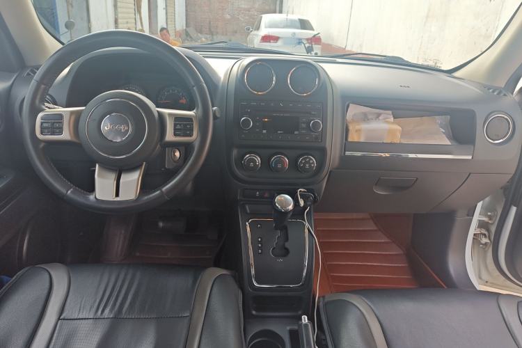 Used Jeep Patriot 2014 2.0L Sport Edition Center Console