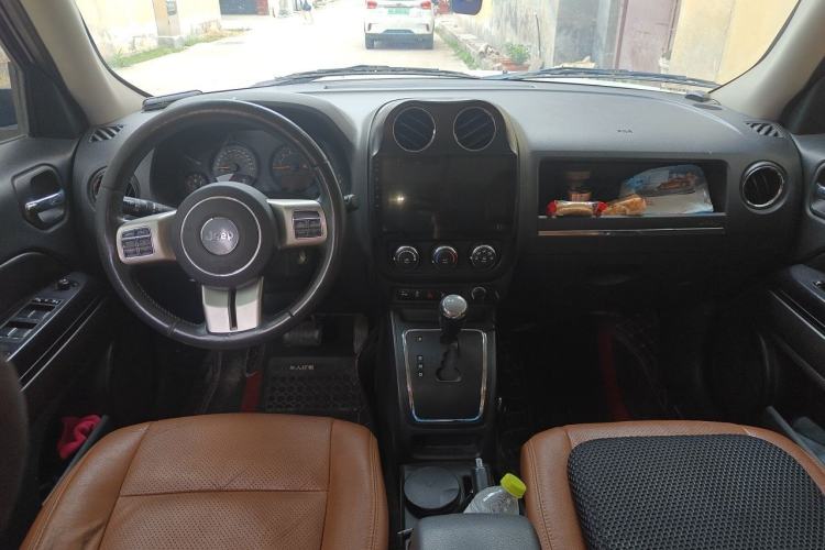 Used Jeep Patriot 2014 2.0L Sport Enhanced Edition Center Console