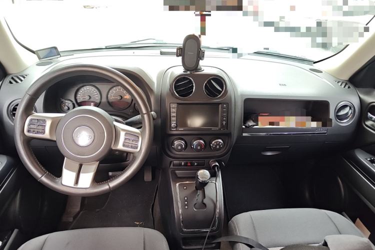 Used Jeep Patriot 2014 2.0L Sport Enhanced Edition Center Console