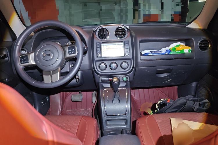 Used Jeep Patriot 2014 2.0L Sport Edition Center Console