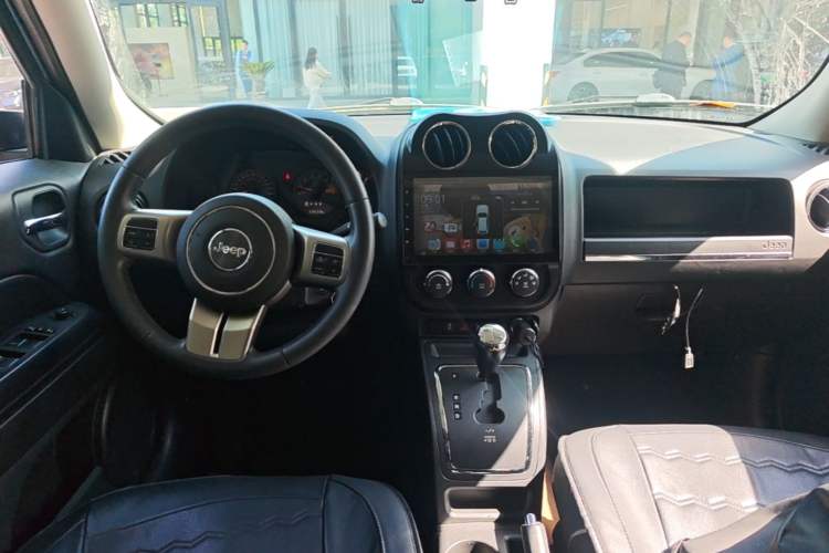 Used Jeep Patriot 2014 2.0L Sport Edition Center Console