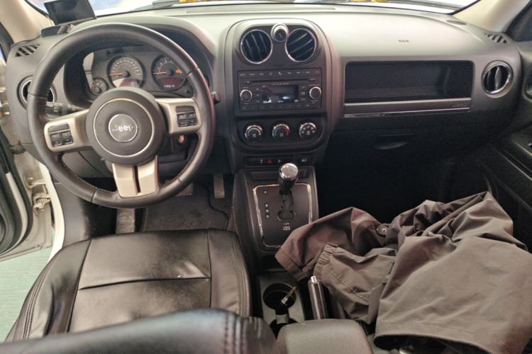Used Jeep Patriot 2014 2.0L Sport Edition Center Console