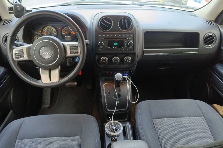 Used Jeep Patriot 2014 2.4L Sport Edition Center Console