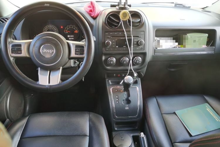 Used Jeep Patriot 2014 2.4L Serpentine Collection Edition Center Console