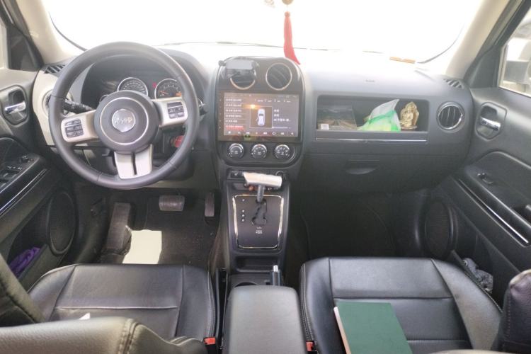 Used Jeep Patriot 2014 2.4L Luxury Navigation Edition Center Console