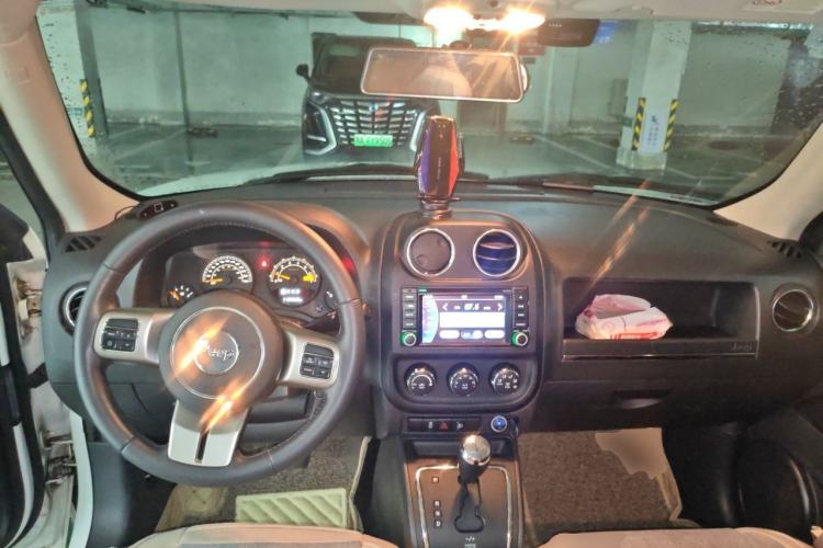 Used Jeep Patriot 2014 2.4L Sport Edition Center Console
