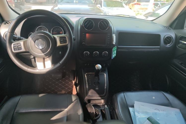 Used Jeep Patriot 2014 2.4L Luxury Navigation Edition Center Console