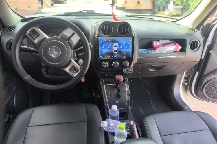 Used Jeep Patriot 2014 2.4L Sport Edition Center Console