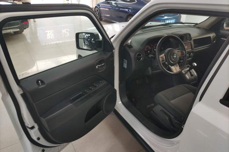 Used Jeep Patriot 2014 2.0L Sport Enhanced Edition Driver Seat