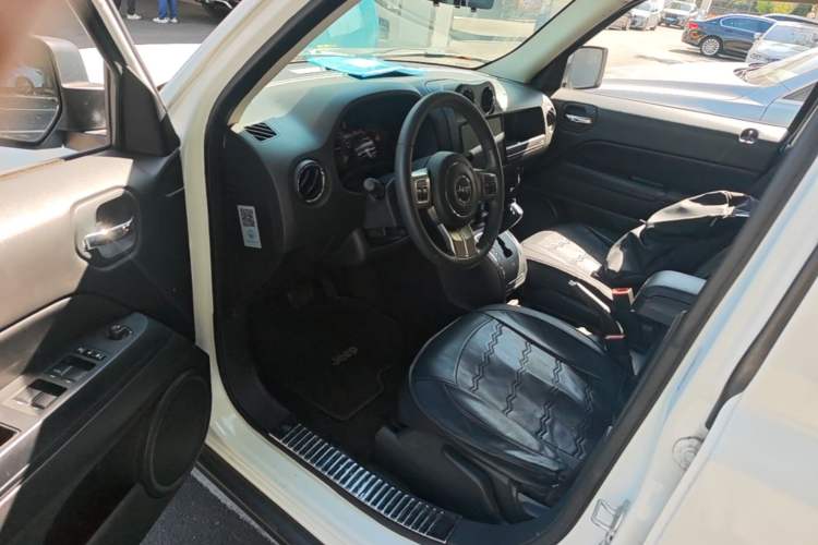 Used Jeep Patriot 2014 2.0L Sport Edition Driver Seat