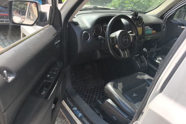 Used Jeep Patriot 2014 2.4L Luxury Navigation Edition Driver Seat