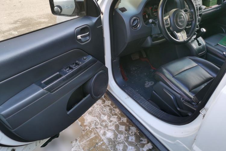 Used Jeep Patriot 2014 2.4L Serpentine Collection Edition Driver Seat